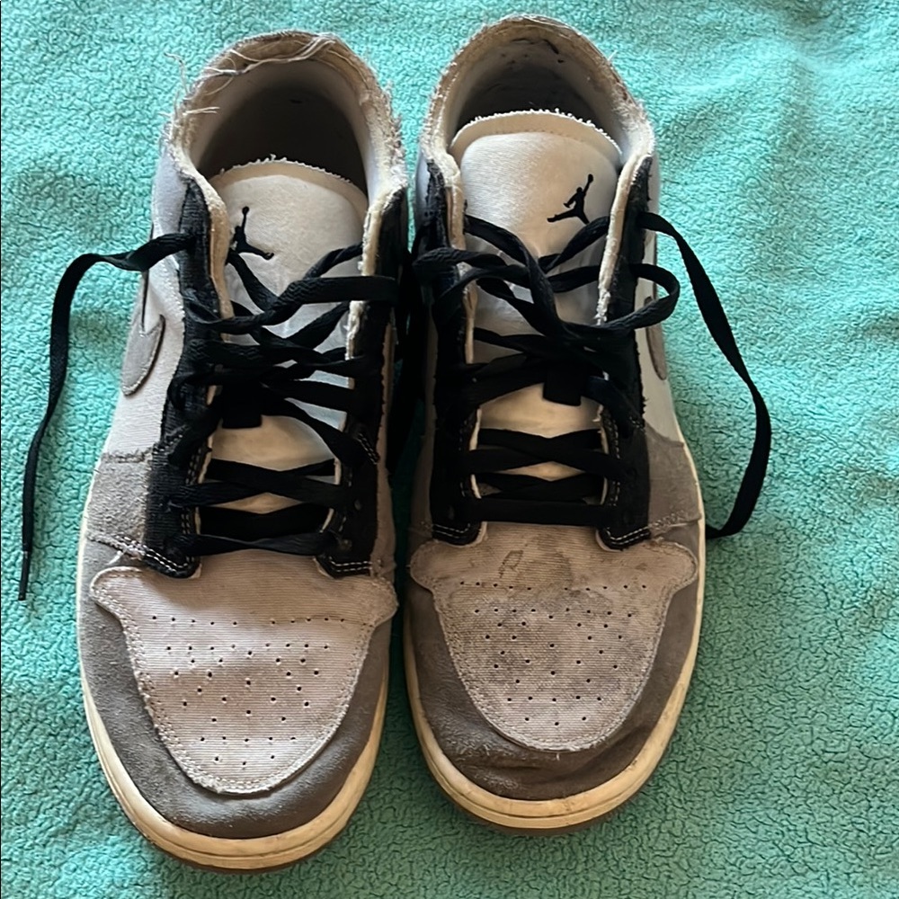 Nike Men's Gray and Black Sneakers